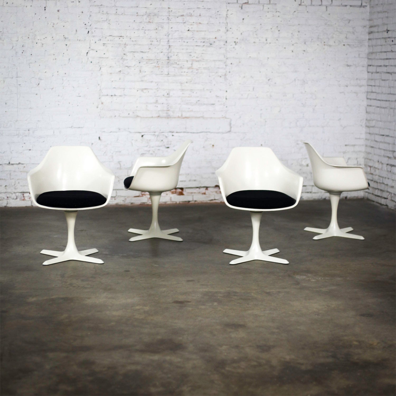 Mid-Century Modern MCM Tulip Swivel Armchairs White Shell & Black Cushions by Burke Set of 4 For Sale