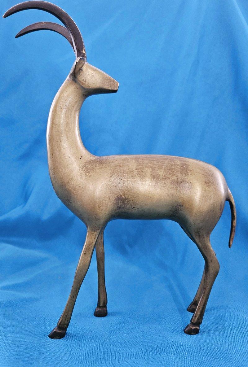 Mid-Century Modern 10.5 Inch MCM Brass Antelope Sculpture Loet Vanderveen Style - CLOSING SALE en vente