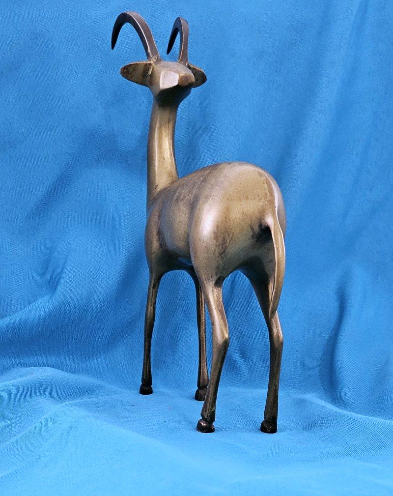 20ième siècle 10.5 Inch MCM Brass Antelope Sculpture Loet Vanderveen Style - CLOSING SALE en vente