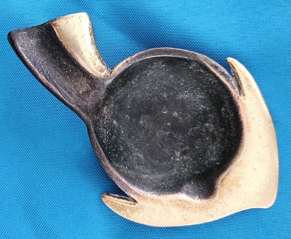 MCM / Vintage Brass (or Bronze?) Stylized Fish Shaped Ashtray For Sale 4