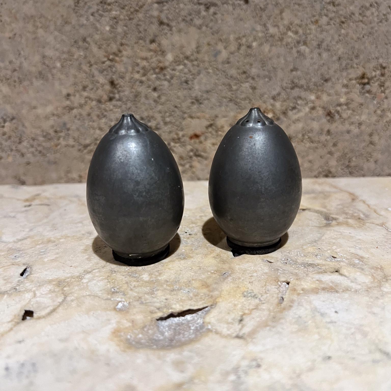 Danois 1940s Just Andersen Salière et Poivrière en étain Danmark en vente