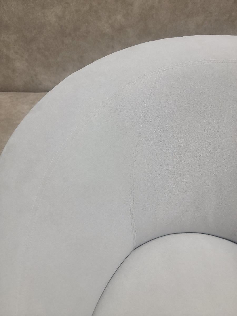 Daim Paire de fauteuils pivotants MCM Vladimir Kagan pour Directional Nautilus en vente