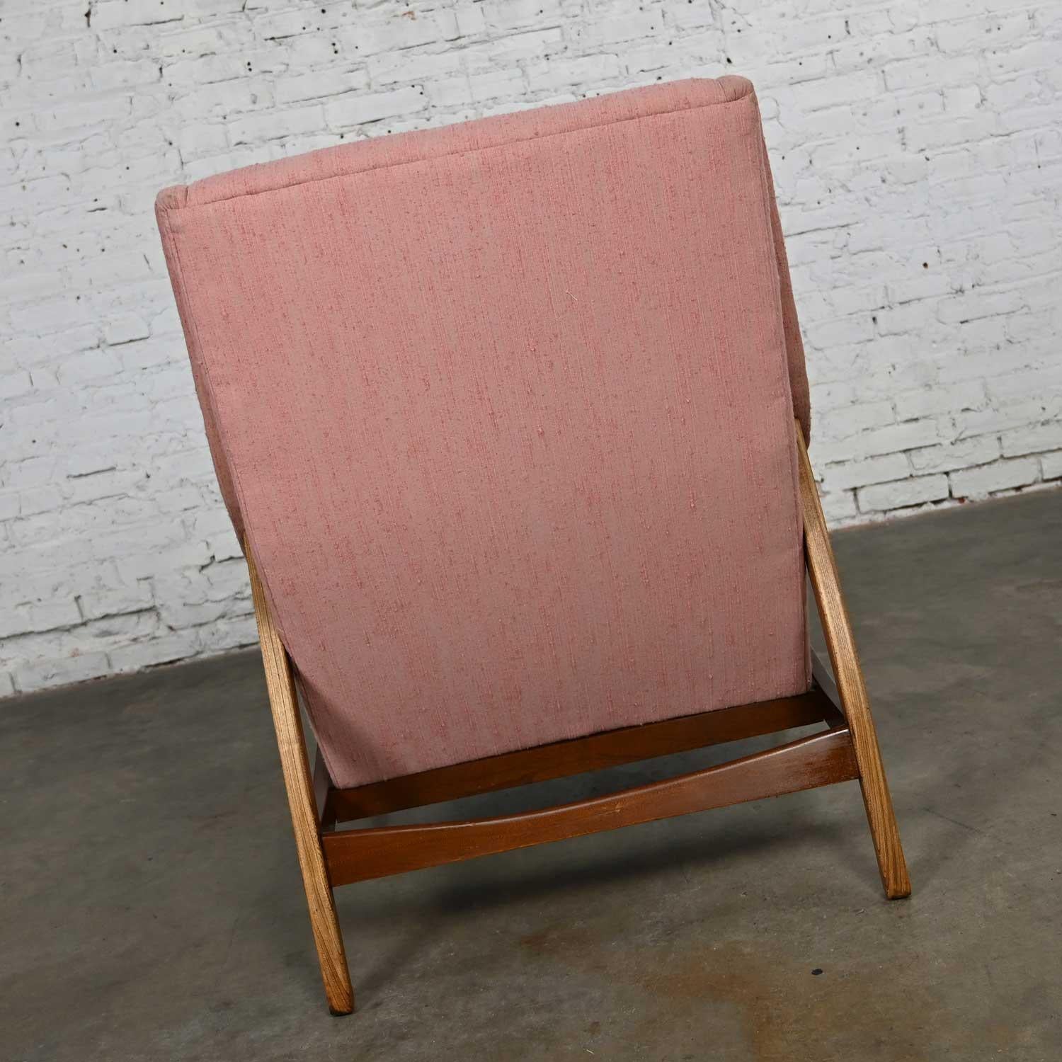 MCM Walnut & Ash Frame with Pink Fabric Lounge Chair Style of Dux or Kroehler In Good Condition For Sale In Topeka, KS