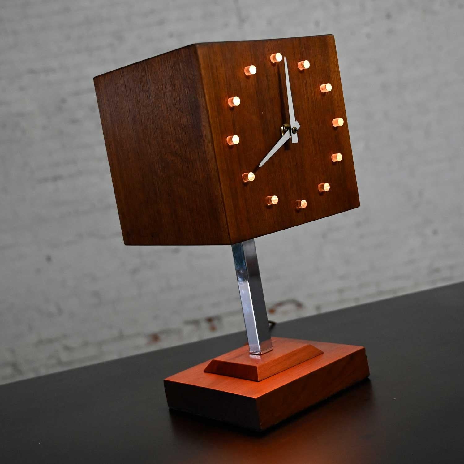 MCM Walnut & Chrome Cube Clock Lamp by V. H. Woolums Style Howard Miller Clocks 3