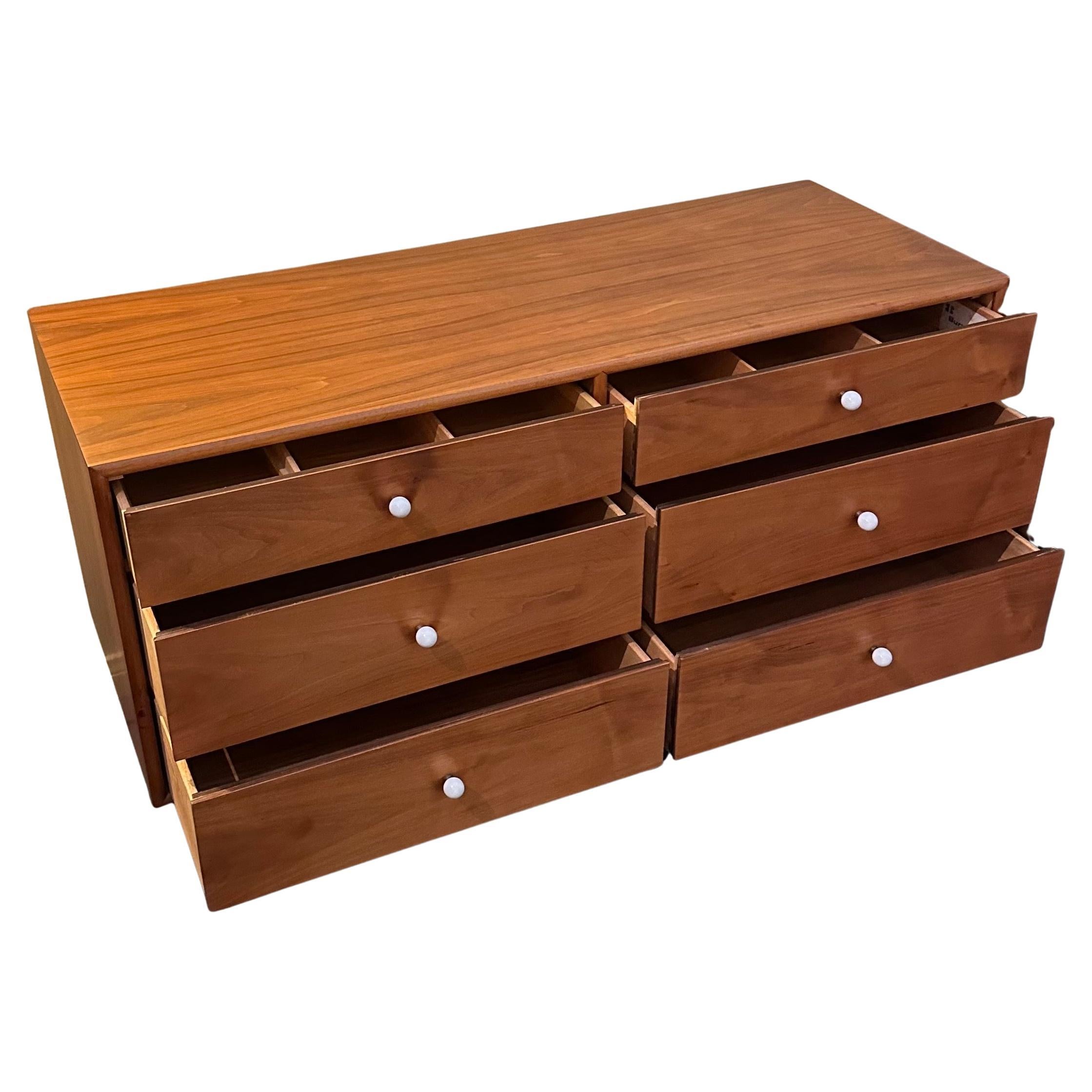 XX secolo Comò a sei cassetti in noce MCM 