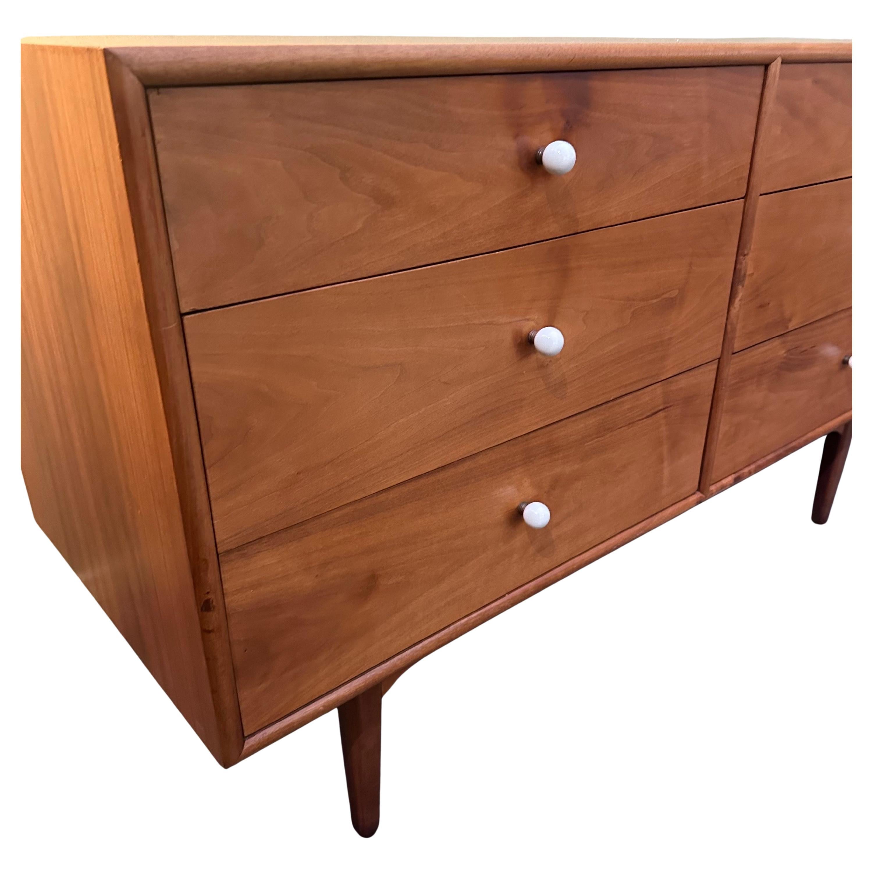 Noce Comò a sei cassetti in noce MCM 