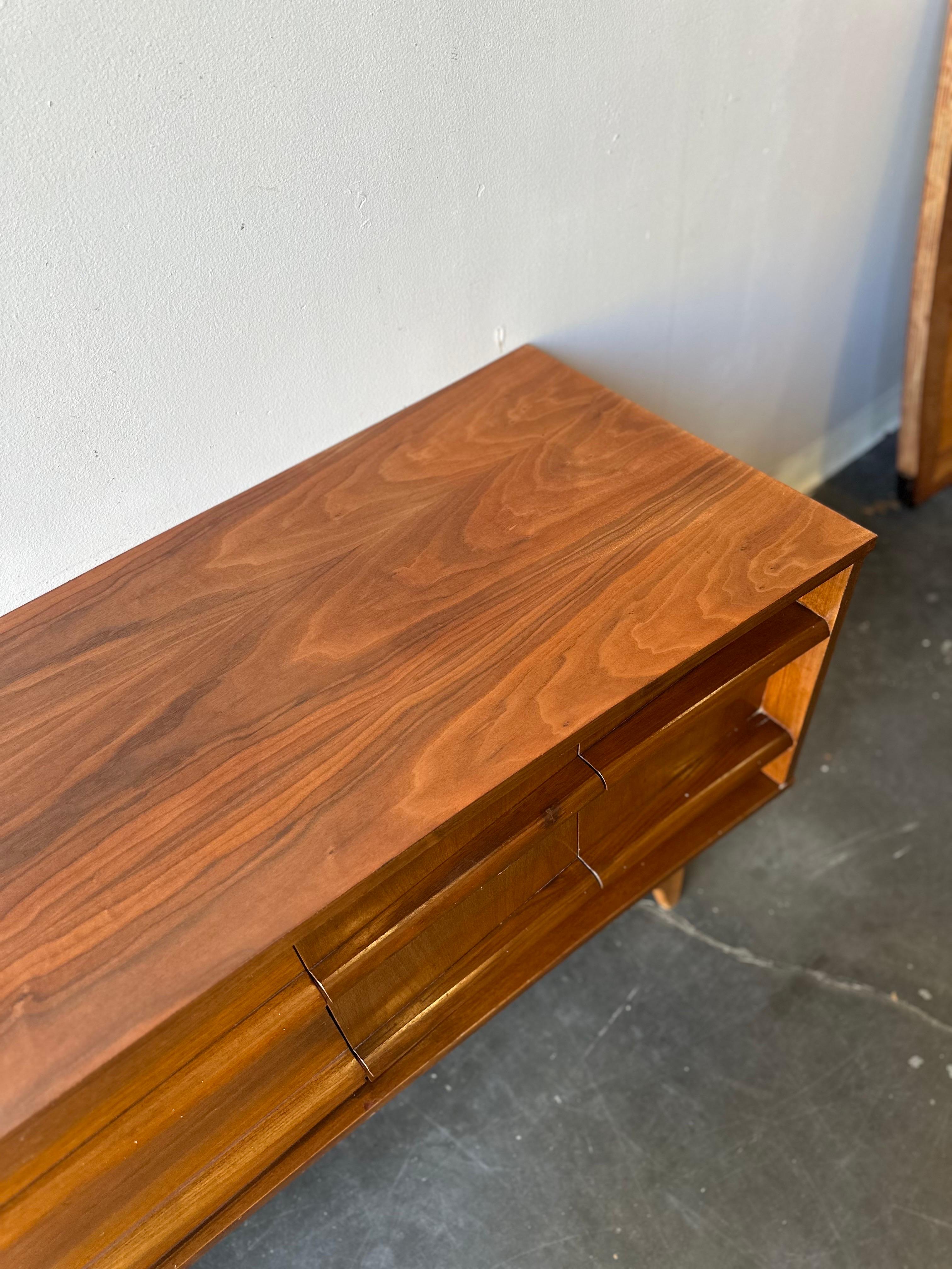 MCM Walnut low sculptural credenza by young , circa 1960 In Good Condition In Sayreville, NJ