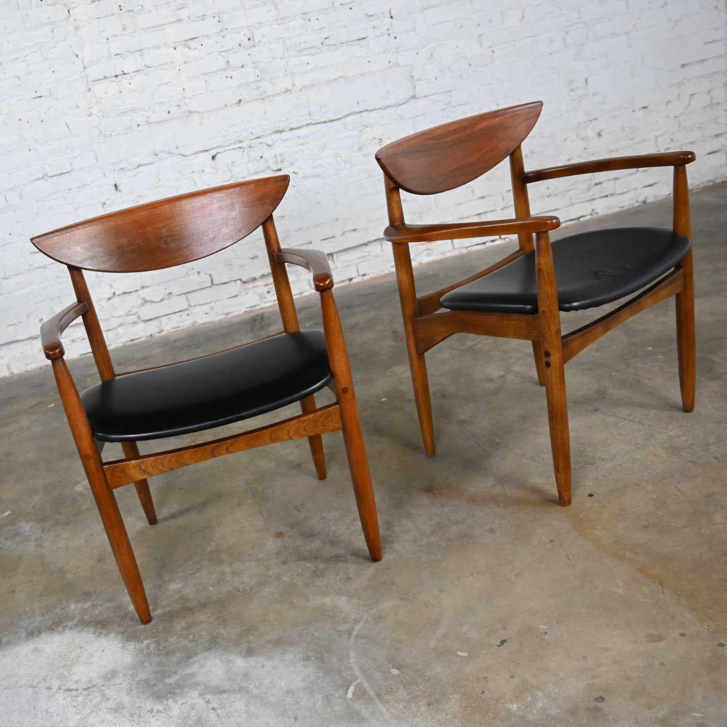 Mid-Century Modern MCM Walnut & Oak Pair Lane Perception Dining Host Arm Chairs by Warren C. Church