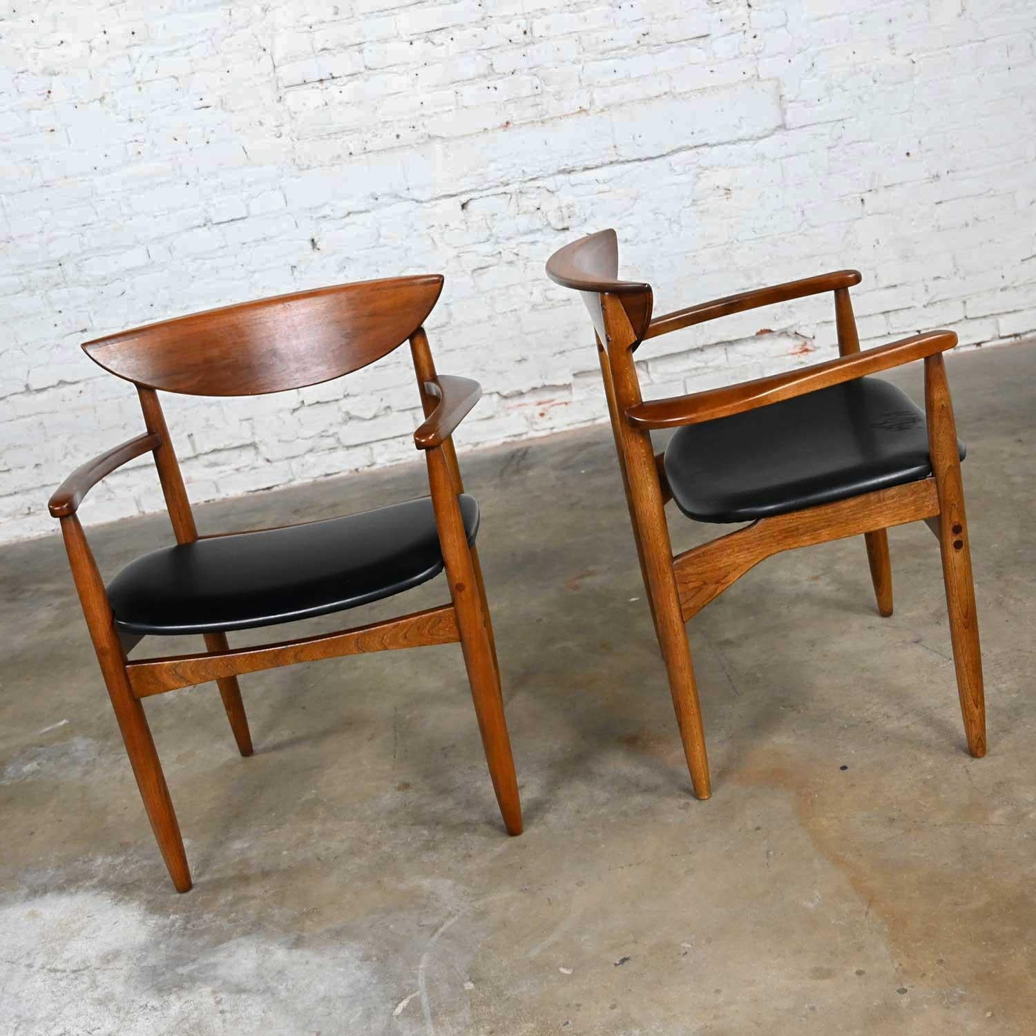 MCM Walnut & Oak Pair Lane Perception Dining Host Arm Chairs by Warren C. Church In Good Condition In Topeka, KS