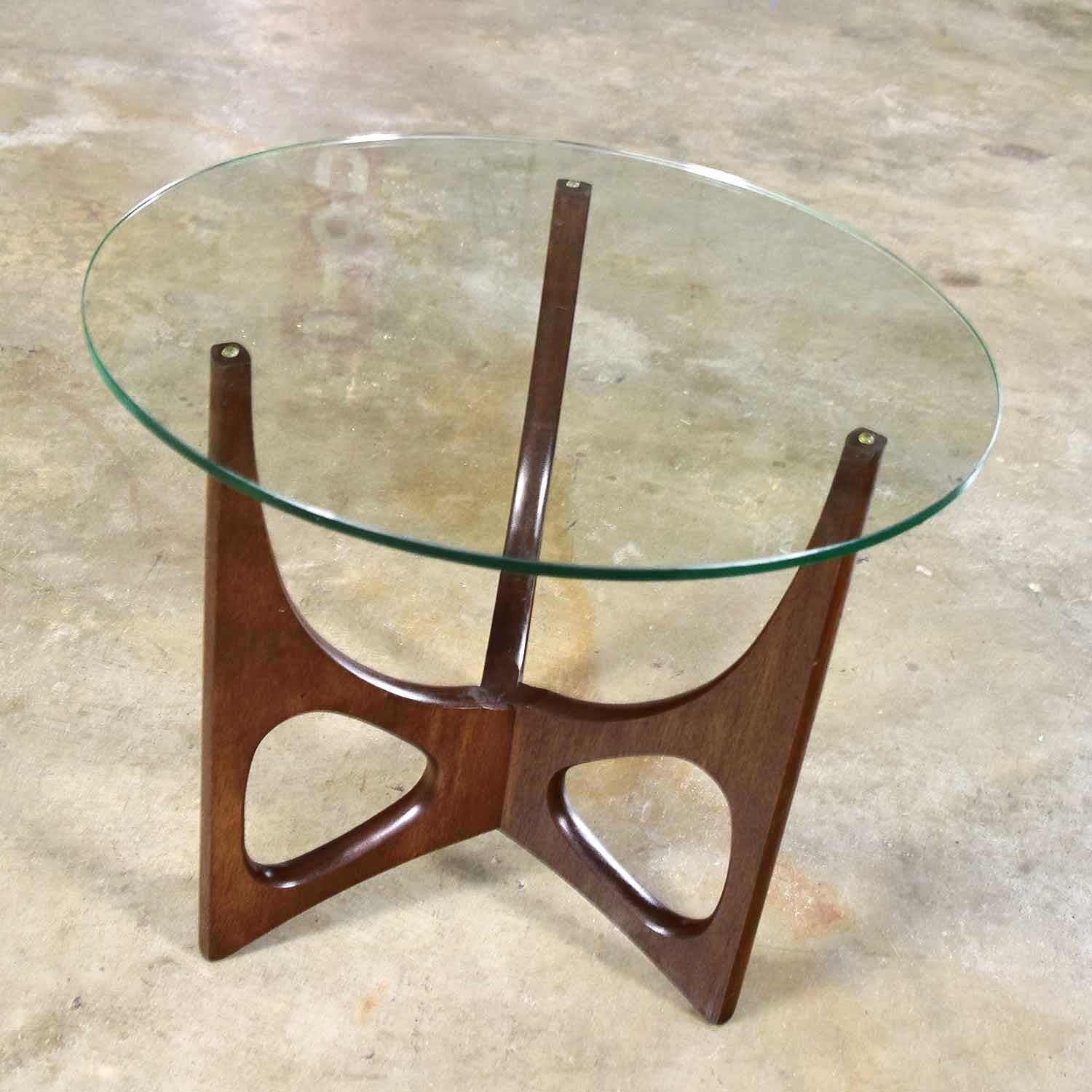 Handsome Mid-Century Modern walnut biomorphic tri-leg side table with round glass top in the style of Adrian Pearsall. Beautiful vintage condition. Age-appropriate wear with no outstanding flaws that we have detected. Please see photos, circa