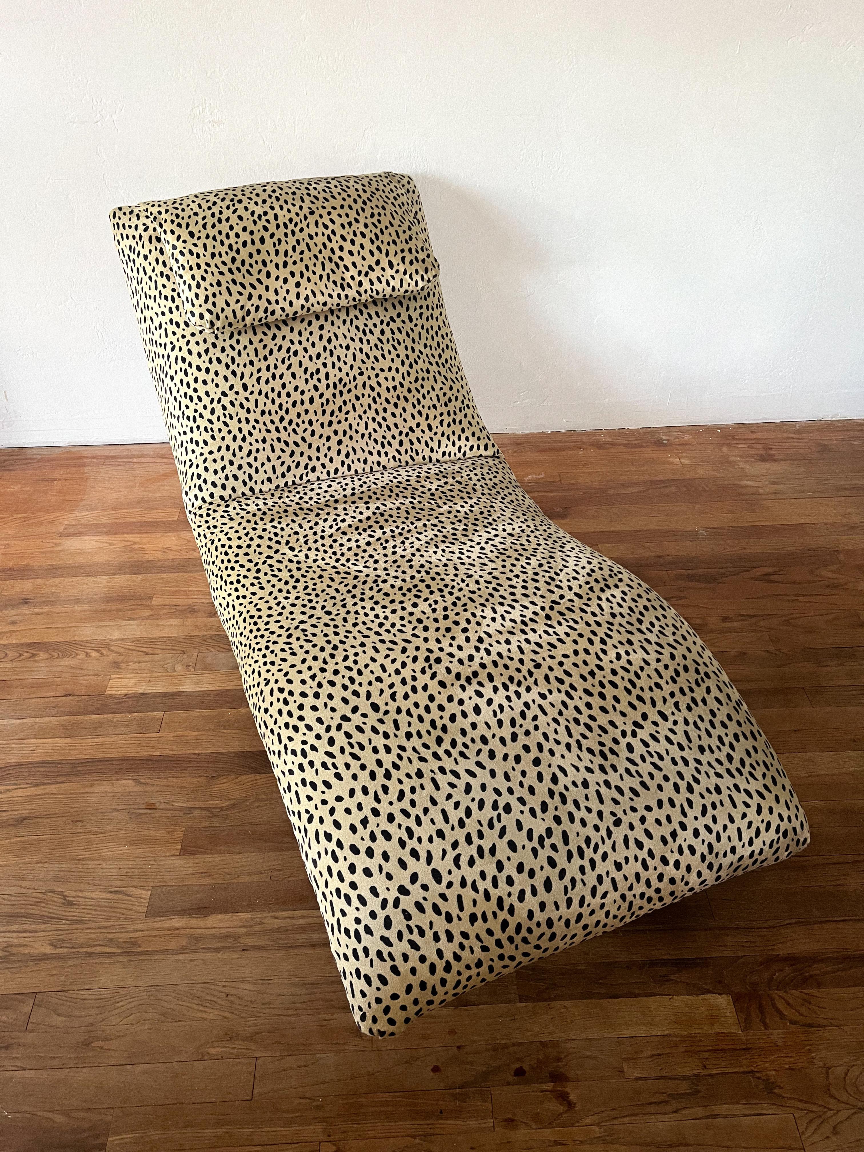 Velvet MCM Wave Chaise Attributed to Enricho Bartolini For Sale