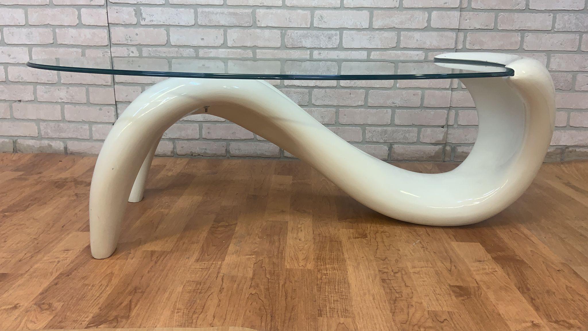 MCM White Abstract Fiberglass Sculptural Base Oval Glass Top Coffee Table In Good Condition In Chicago, IL