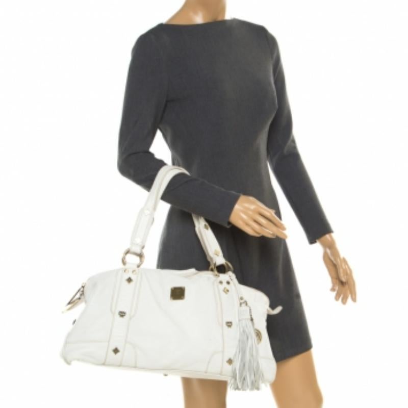 MCM Cartera con borla de piel blanca en venta 5