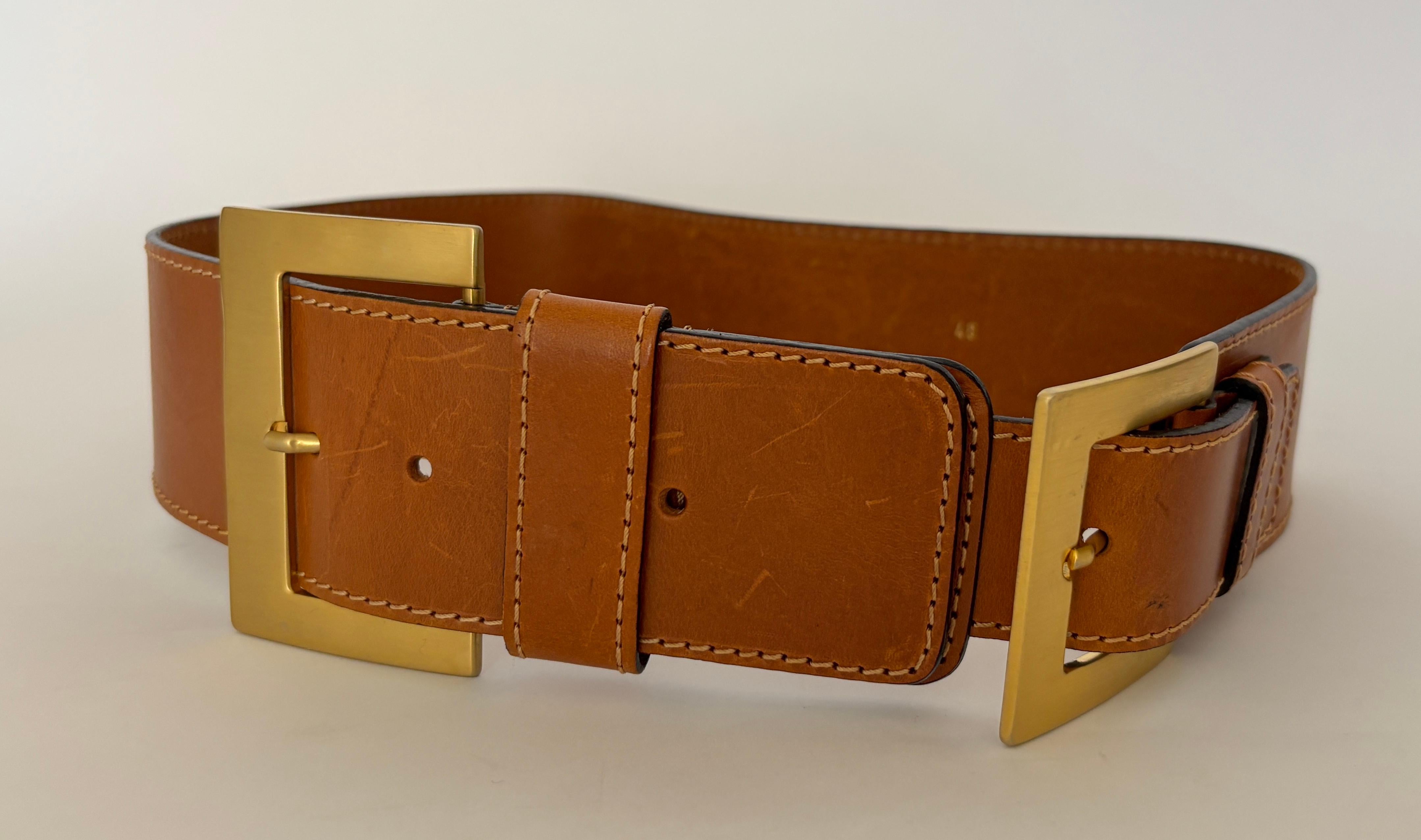 MCM Women Leather Waist Belt with Gold Buckles In Good Condition For Sale In North Hollywood, CA