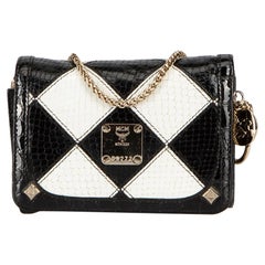 Portefeuille à carreaux en cuir verni gaufré noir et blanc de MCM pour femme