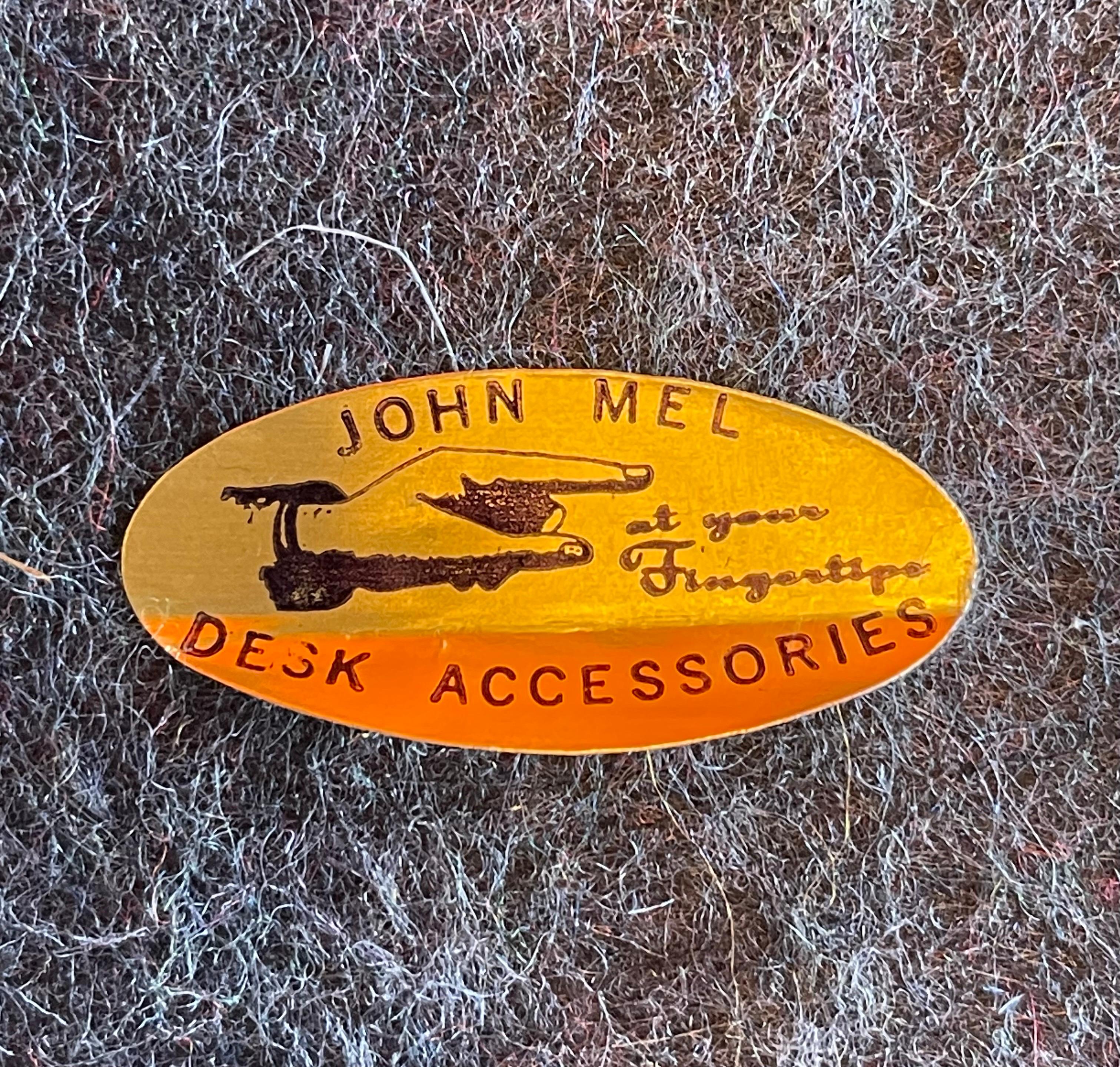 MCM-Doppelbuchstabentablett aus Holz und Naugahyde von John Mel im Angebot 5