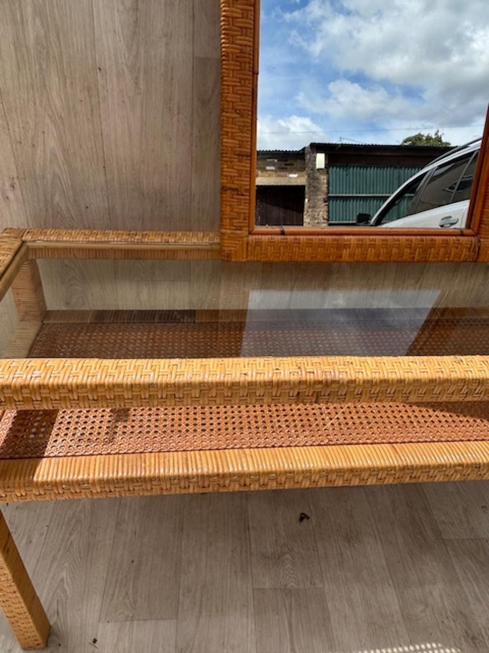 MCM Woven Rattan & Glass Two-Tier Console Table & Wall Mirror Set, Italy, 1970 In Good Condition For Sale In Richmond, Surrey