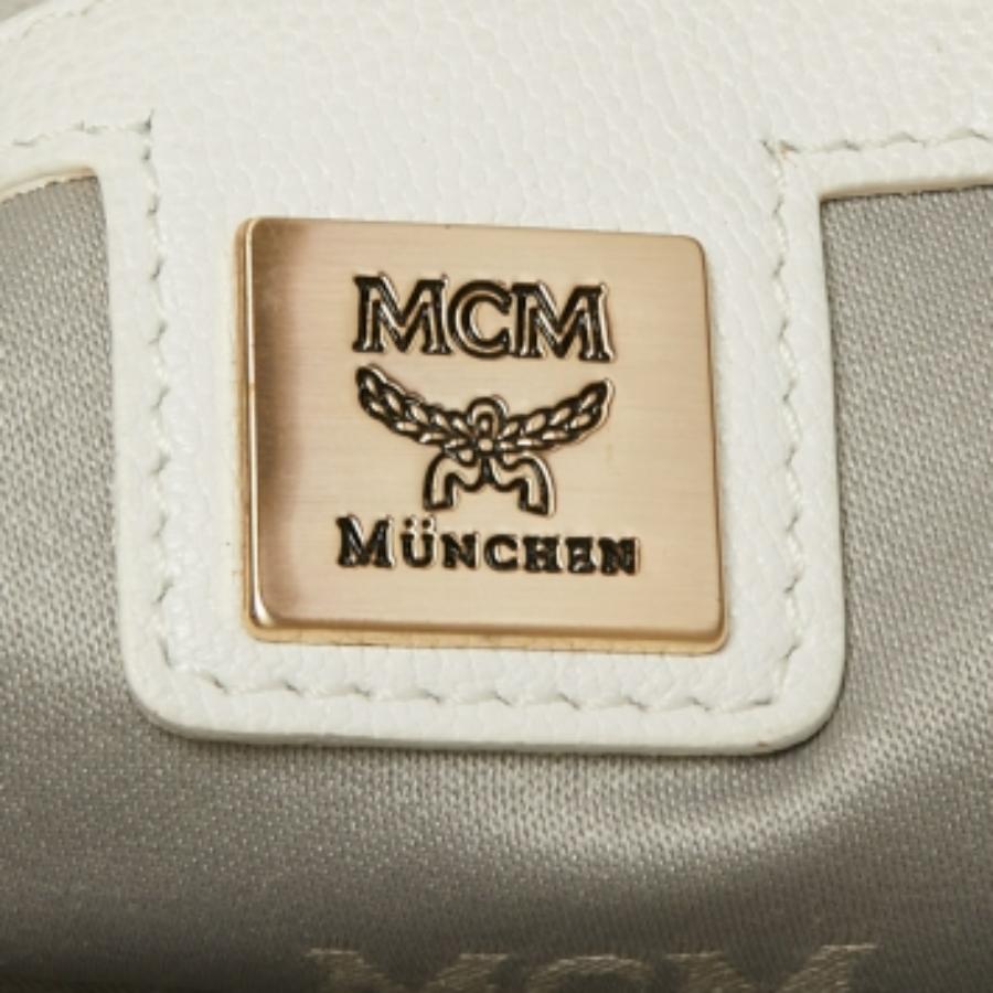 Bolso con cremallera MCM en piel estampada pitón amarillo/negro en Bueno estado para la venta en Dubai, Al Qouz 2