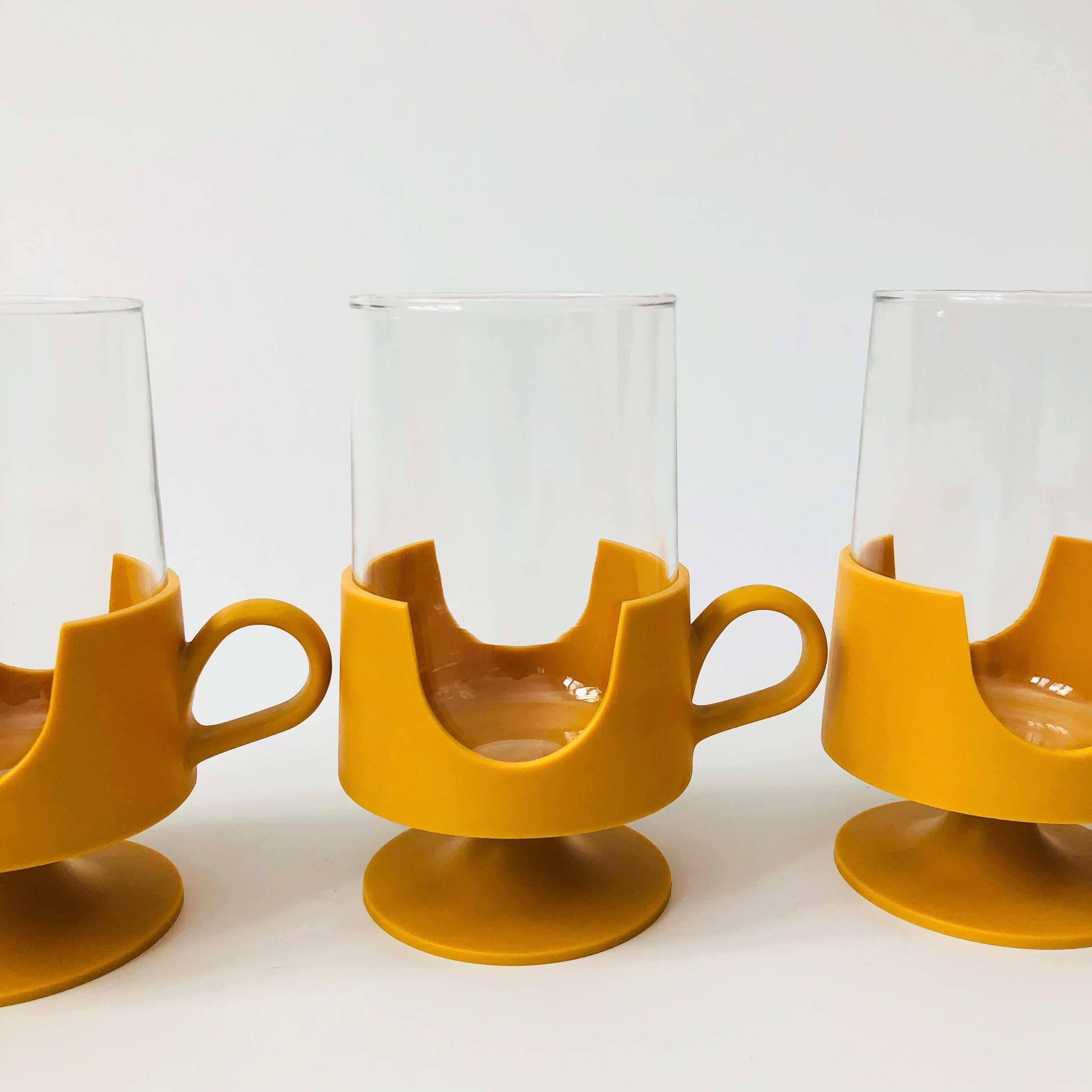 American MCM Yellow Glass-Snap Mugs by Corning - Set of 4 For Sale