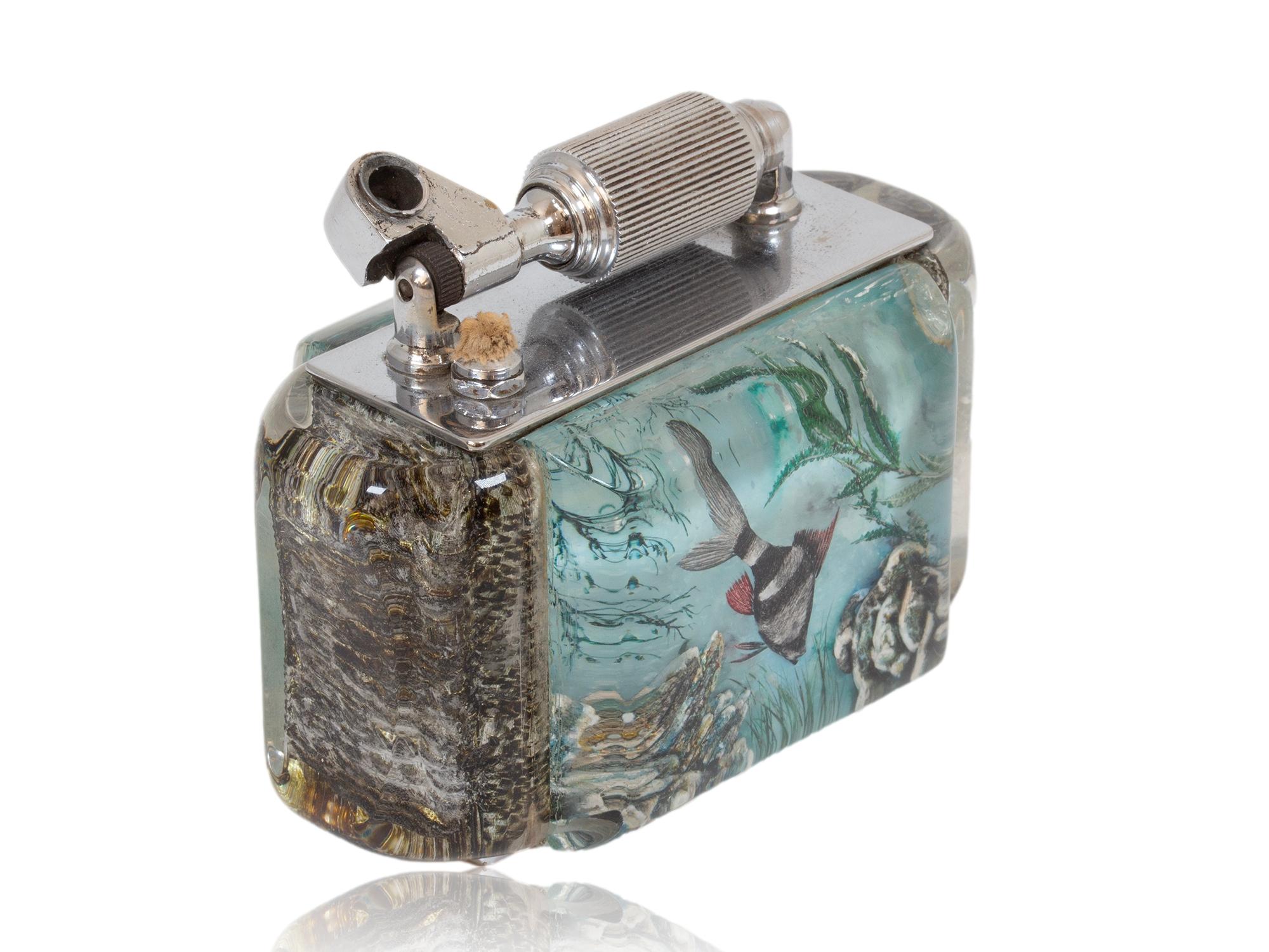 McMurdo Pat 590598 Accendino

Dalla nostra collezione di accessori, siamo lieti di offrirti questo accendino da tavolo per acquari McMurdo. L'accendino ha la tipica forma a mezzo gigante con una fascia centrale di lucite decorata con scene di