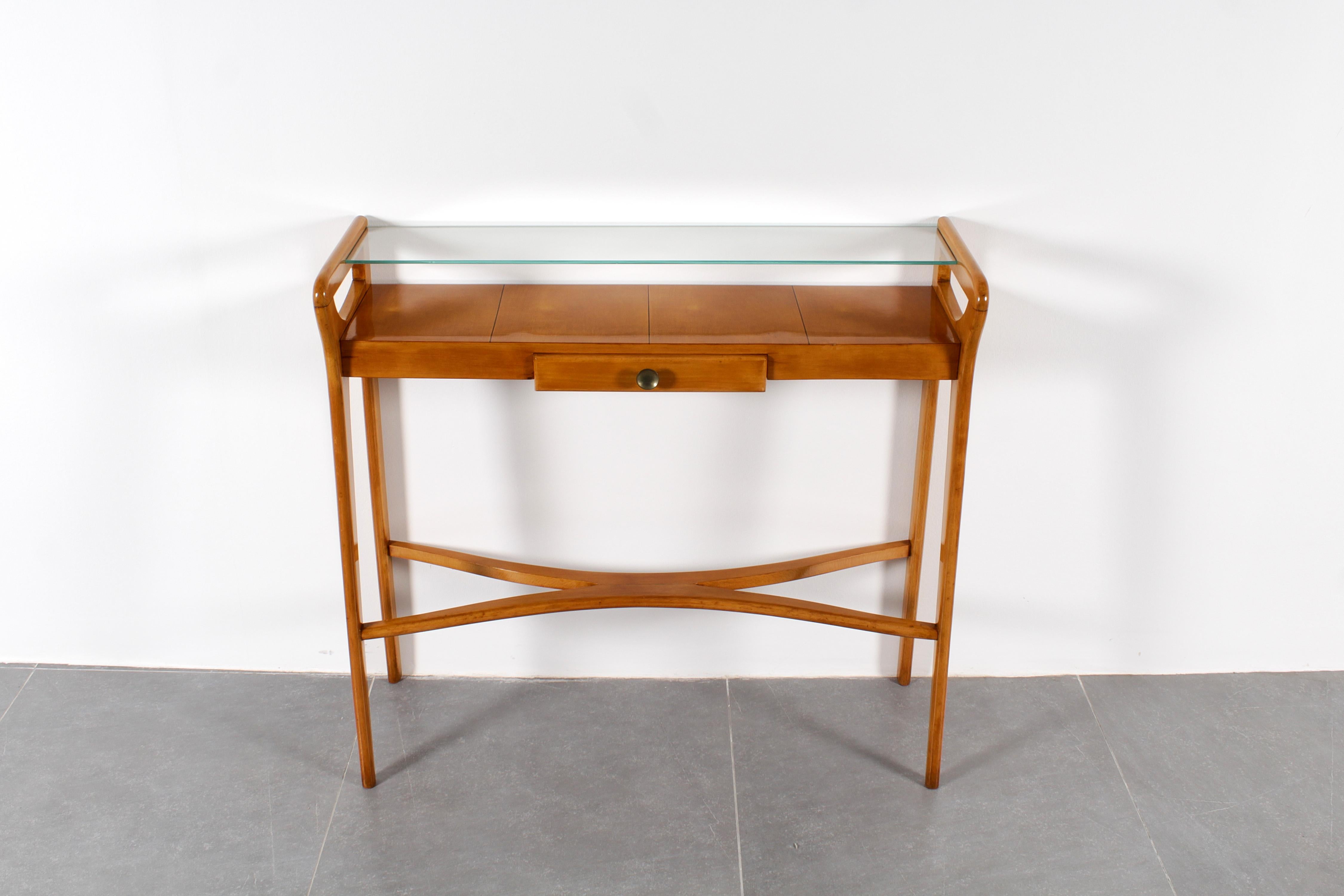 Stylish console in light maple with rounded shapes, with central drawer, top and shelf in cut glass. Italian production from the 1960s
Wear consistent with age and use.