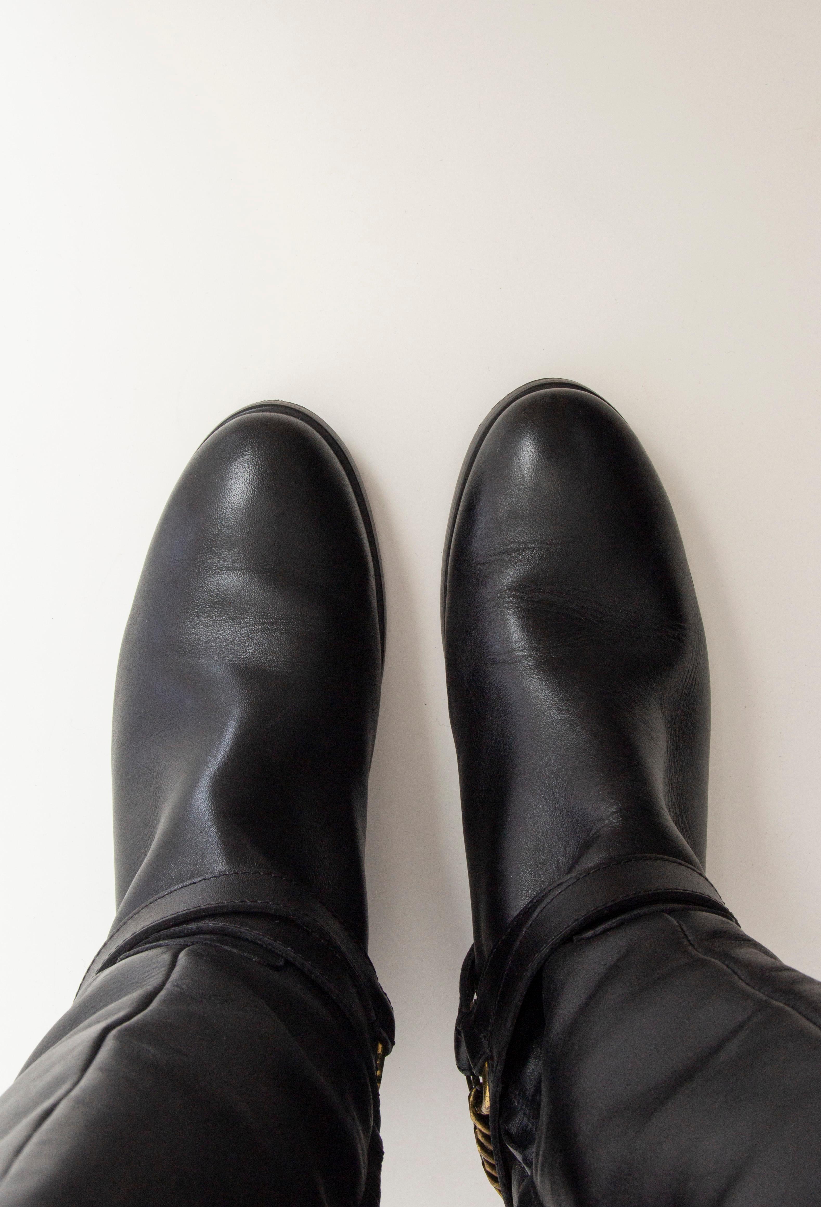 McQ ALEXANDER MCQUEEN Bottes en cuir noir avec chaînettes Chaussures 39 Pour femmes en vente