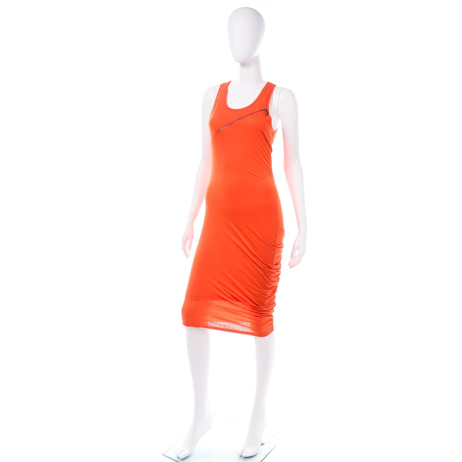 Alexander McQ Alexander McQueen Oranges Stretch-Strickkleid mit Ausschnitt und Reißverschlussdetails (Rot)