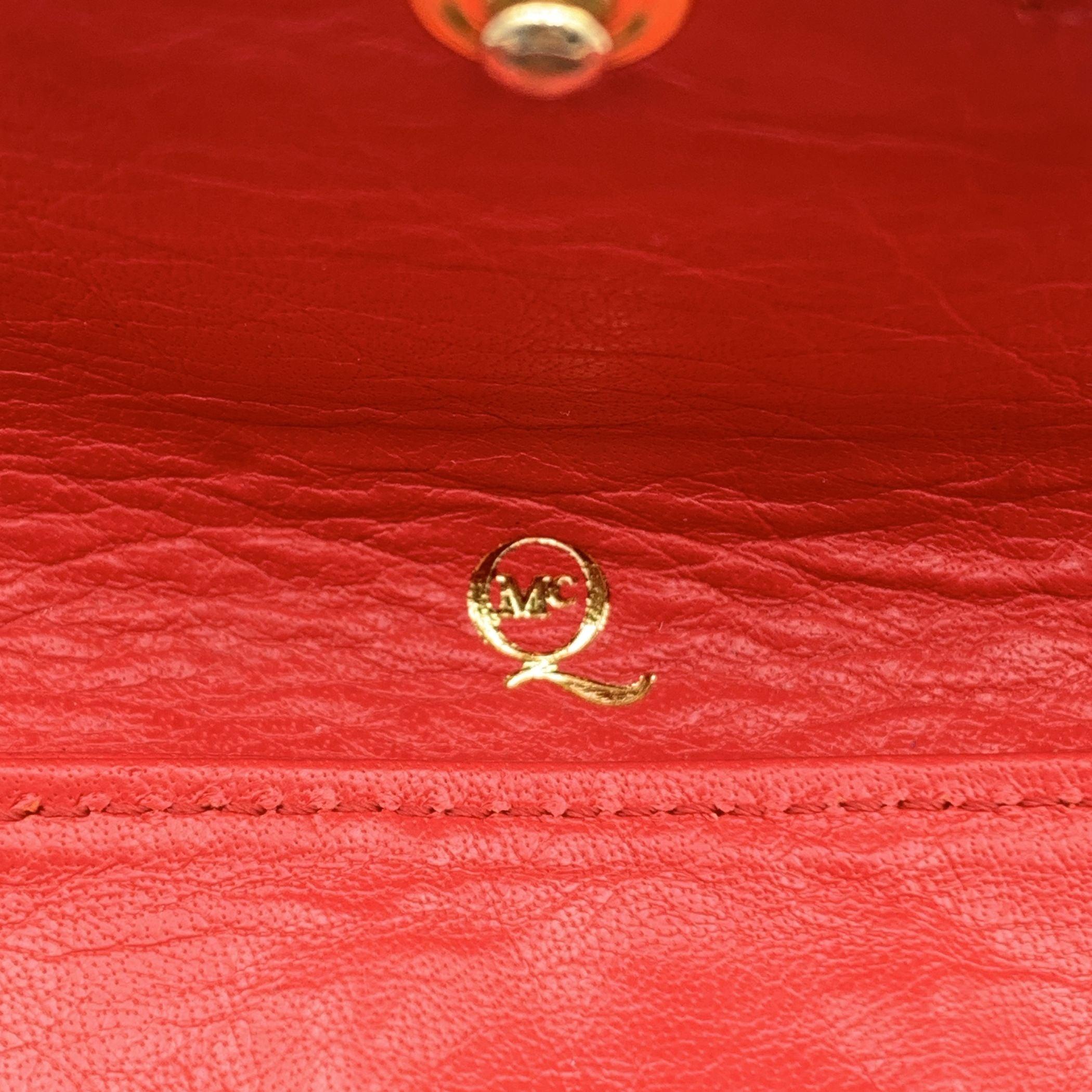 McQ Alexander McQueen Portefeuille continental en cuir rouge clouté en vente 4