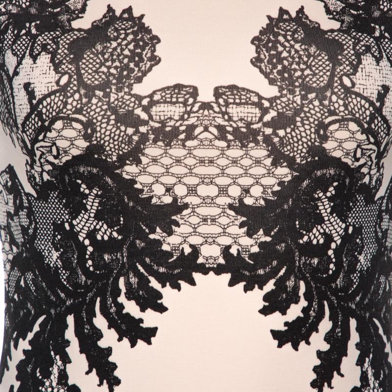 McQ by Alexander McQueen Bicolor Lace Printed Jersey Fitted Dress XS In Good Condition For Sale In Dubai, Al Qouz 2