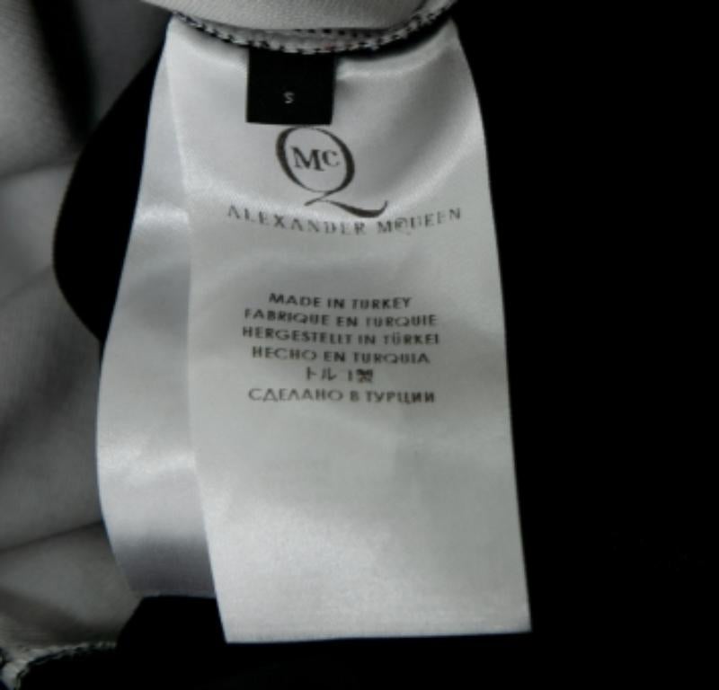 McQ By Alexander McQueen Schwarz & Blau Bedruckter Bleistiftrock aus Baumwolle S Damen im Angebot