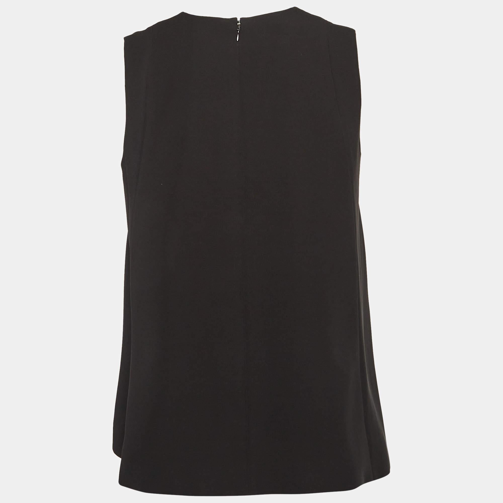 Find great style and comfort while wearing this designer top. Tailored using the best fabric the creation has been given immense detail. Style it with a skirt and heels.
