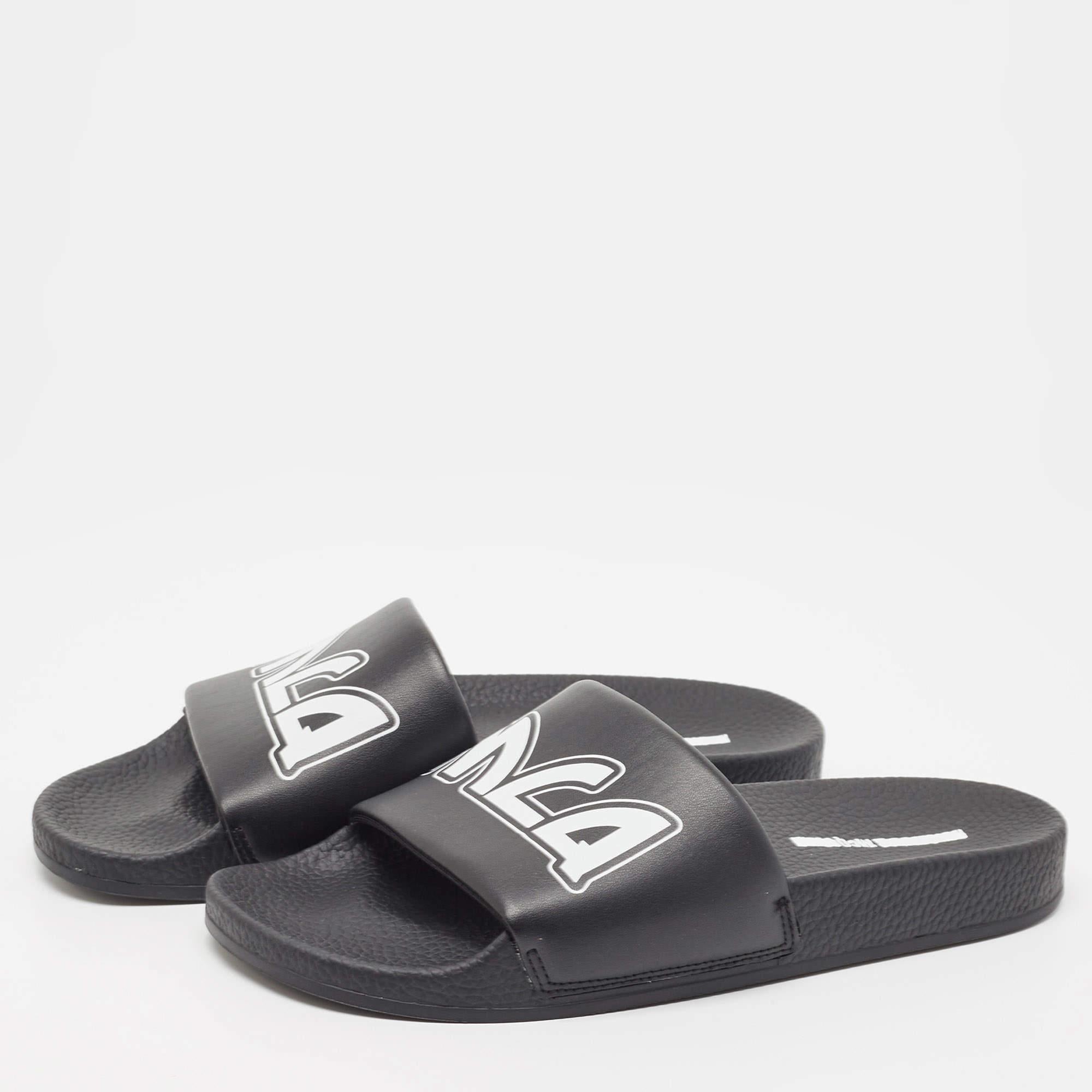 Enhance your casual looks with a touch of high style with these designer slides. Rendered in quality material with a lovely hue adorning its expanse, this pair is a must-have!

Includes: Original Box, Brand Tag