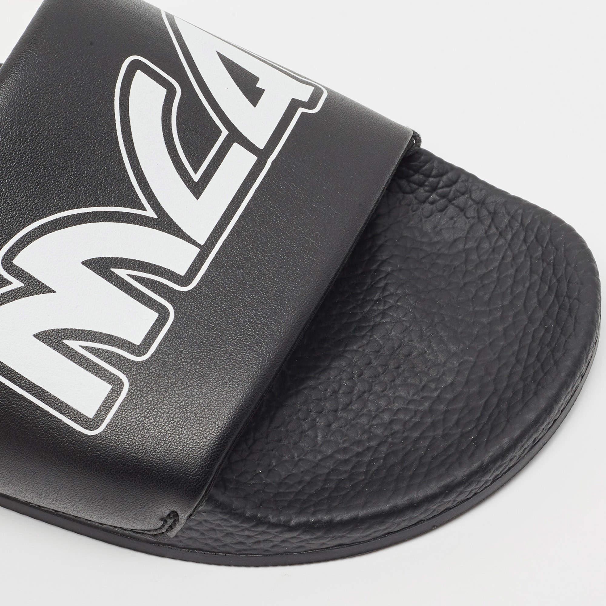 McQ by Alexander McQueen Black Leather and Rubber Logo Pool Slides Size 40 For Sale 3