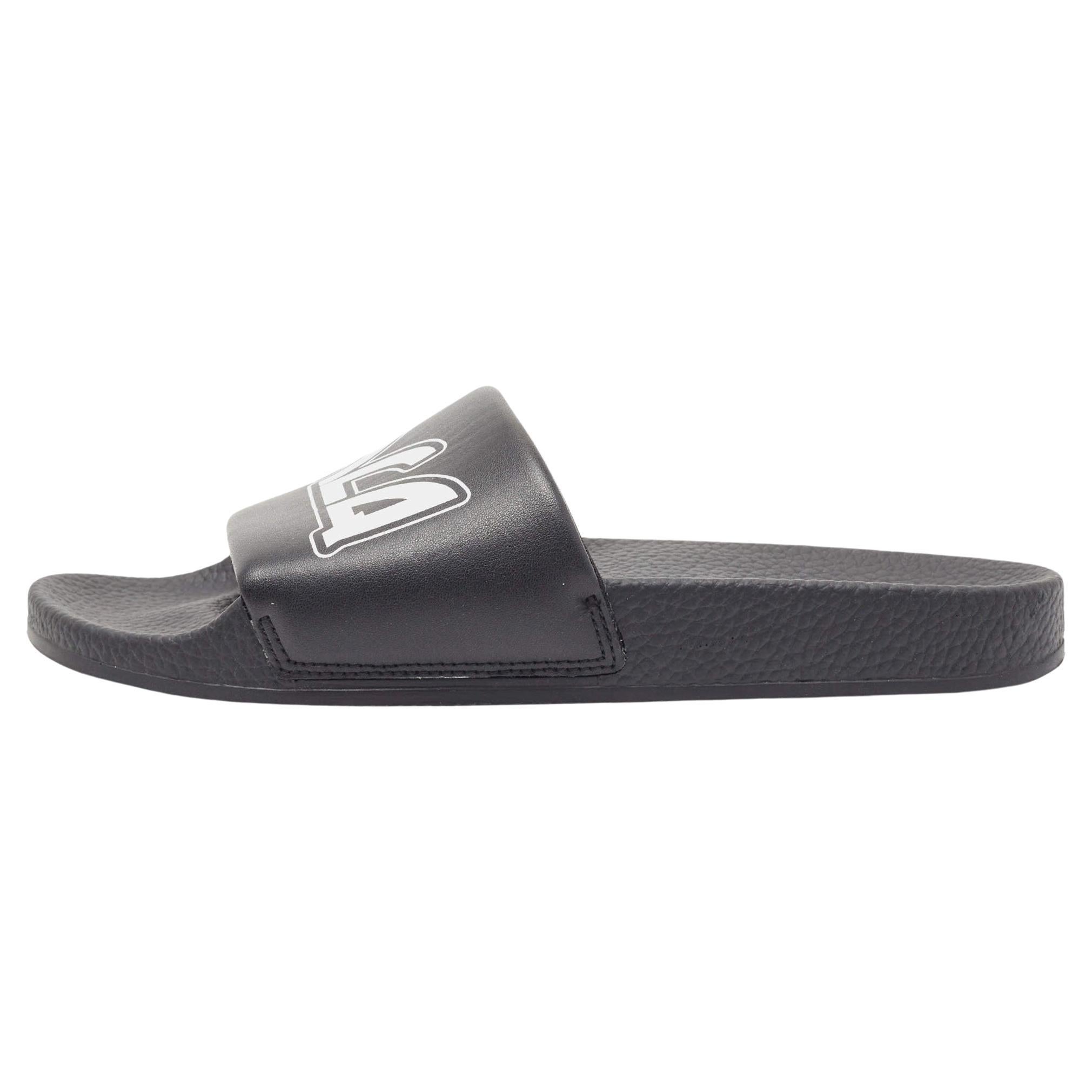 McQ by Alexander McQueen Black Leather and Rubber Logo Pool Slides Size 40 For Sale