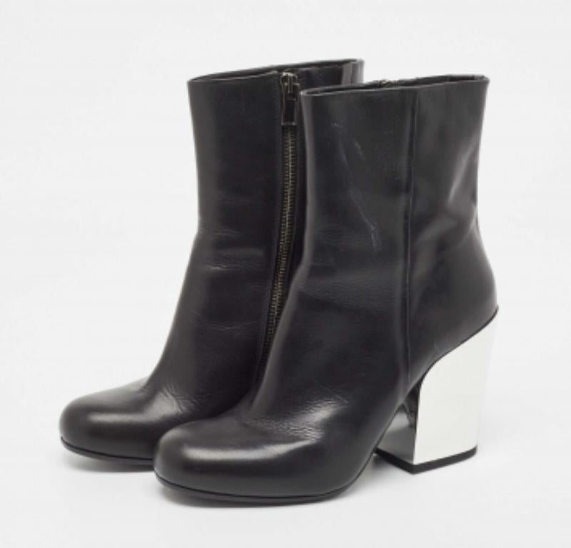 Nero McQ by Alexander McQueen Stivali alla caviglia in pelle nera Geffrye Taglia 39 in vendita