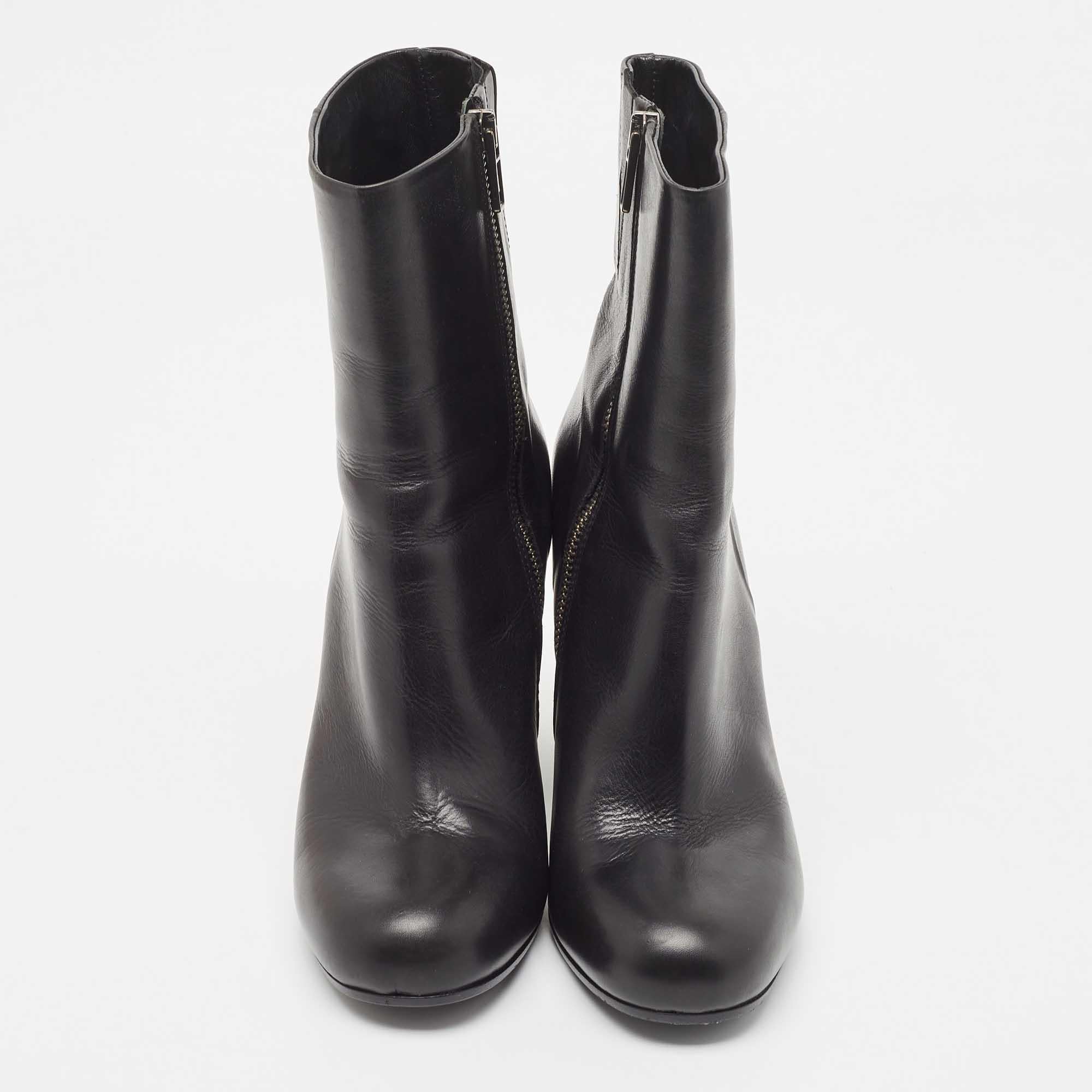 Women's McQ by Alexander McQueen Black Leather Geffrye Ankle Boots Size 39 For Sale