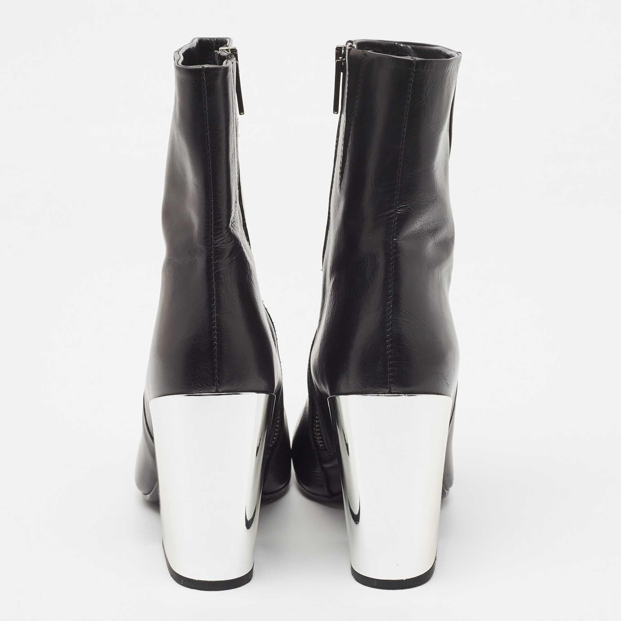 McQ by Alexander McQueen Black Leather Geffrye Ankle Boots Size 39 For Sale 1