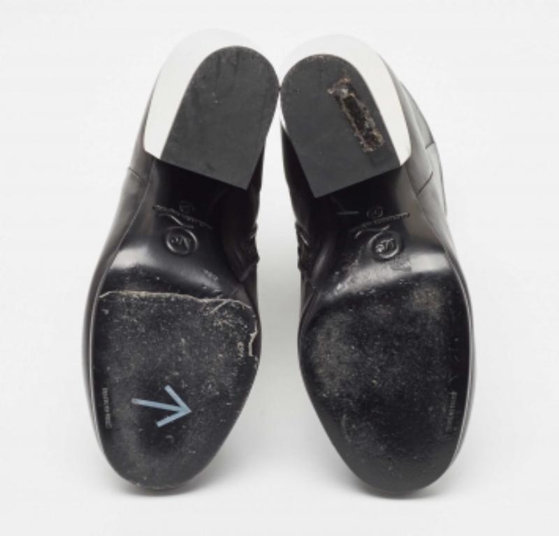 McQ by Alexander McQueen Stivali alla caviglia in pelle nera Geffrye Taglia 39 in vendita 2