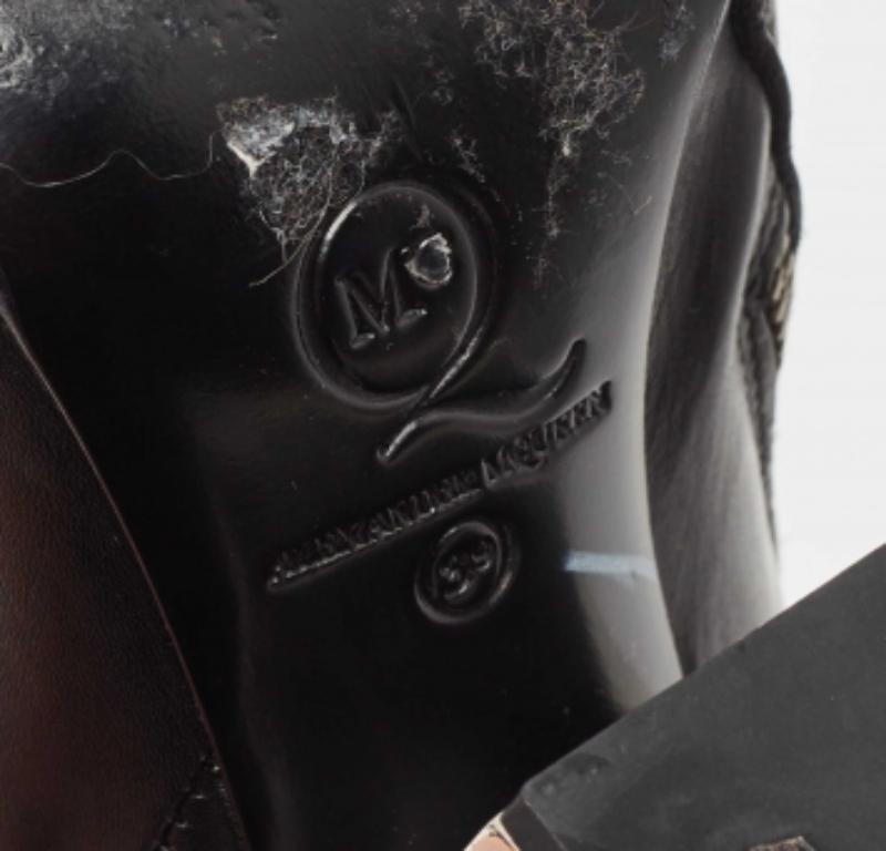 McQ by Alexander McQueen Stivali alla caviglia in pelle nera Geffrye Taglia 39 in vendita 4