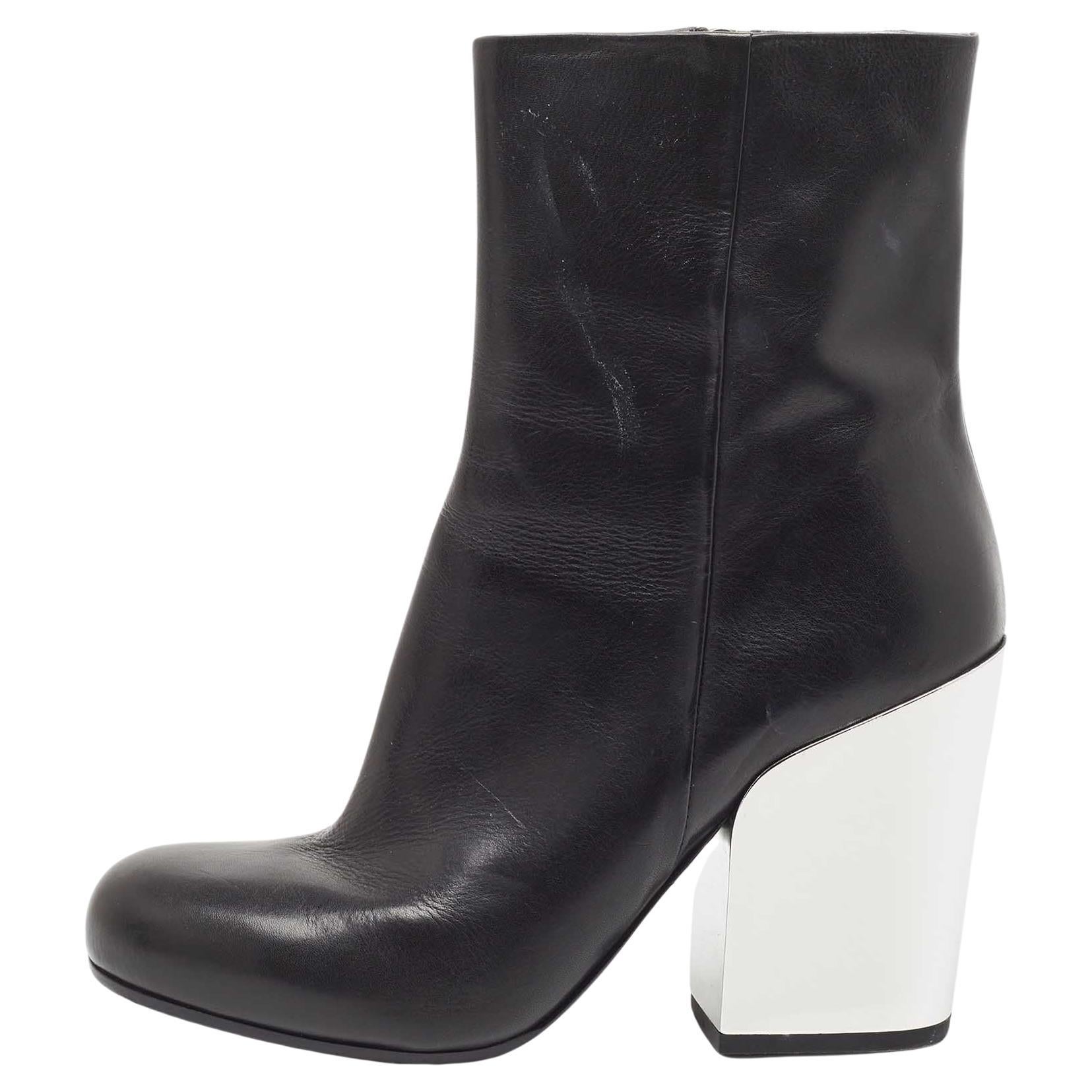 McQ by Alexander McQueen Black Leather Geffrye Ankle Boots Size 39 For Sale