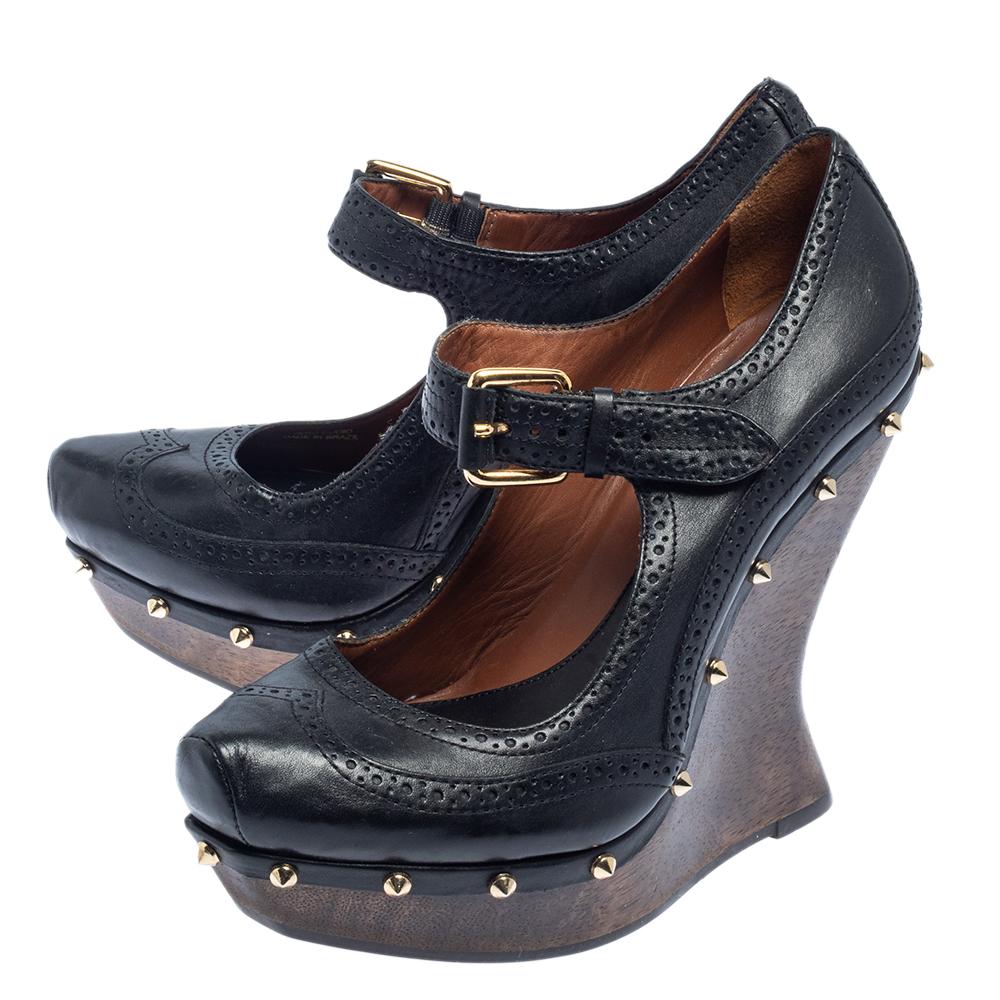 McQ By Alexander McQueen Black Leather Studded Wedge Pumps Size 38 In Good Condition In Dubai, Al Qouz 2