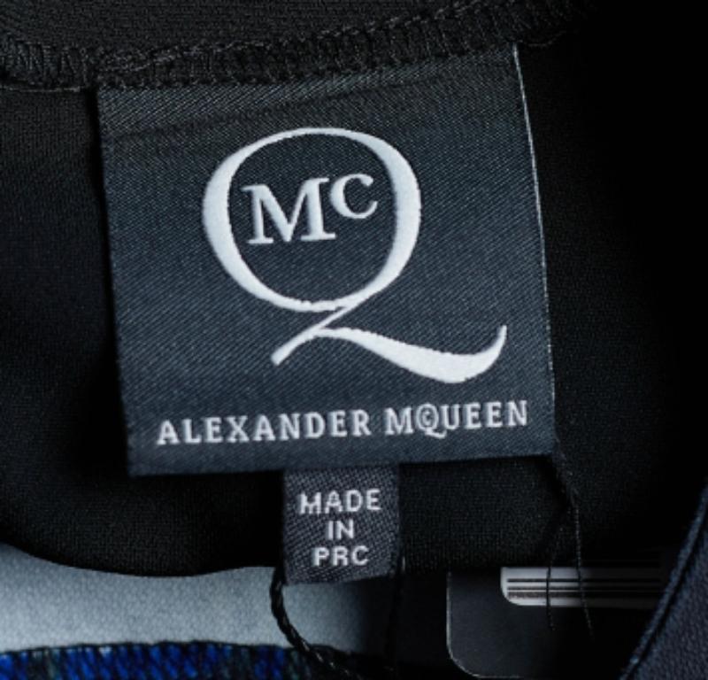 McQ by Alexander McQueen Schwarzes ärmelloses Top aus bedrucktem Krepp mit Ärmeln S im Angebot 1