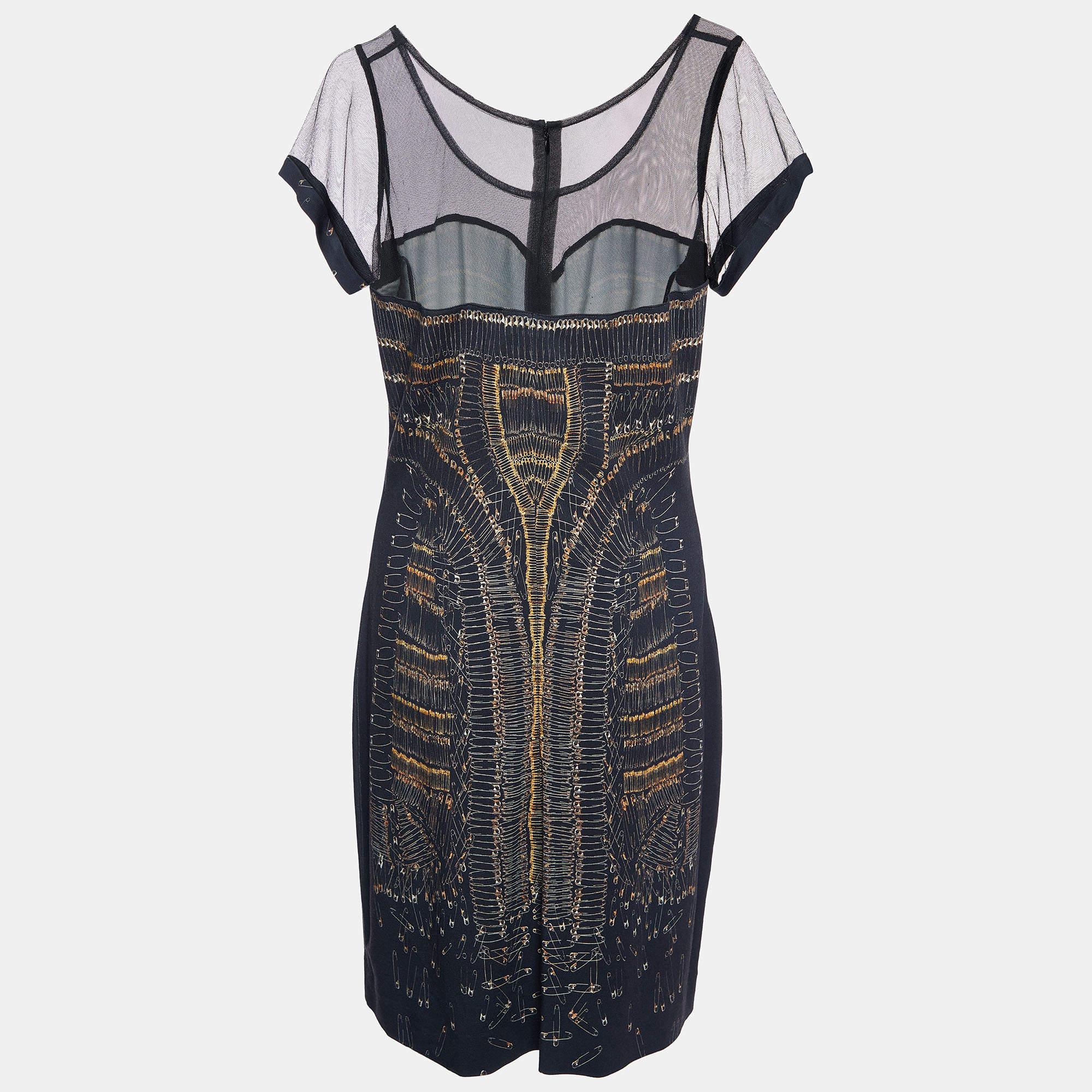 Exhibit a stylish look by wearing this beautiful designer dress. Tailored using fine fabric this dress has a chic silhouette for a framing fit. Style the creation with chic accessories and pumps.
