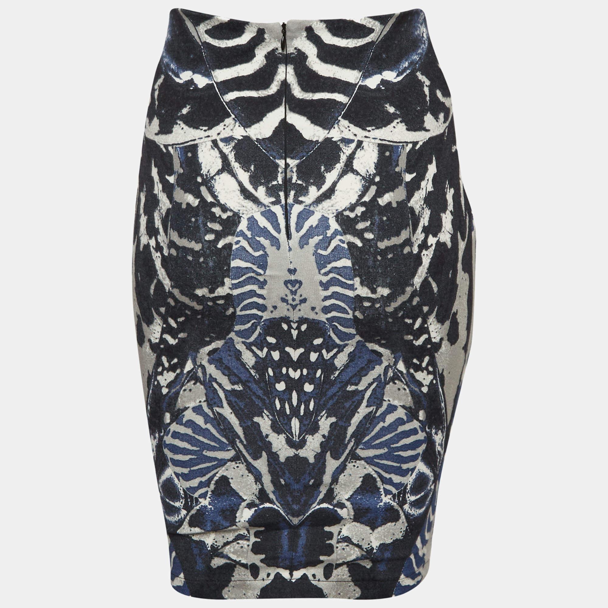This elegant skirt is worth adding to your closet Crafted from fine materials it is exquisitely designed into a flattering shape.
