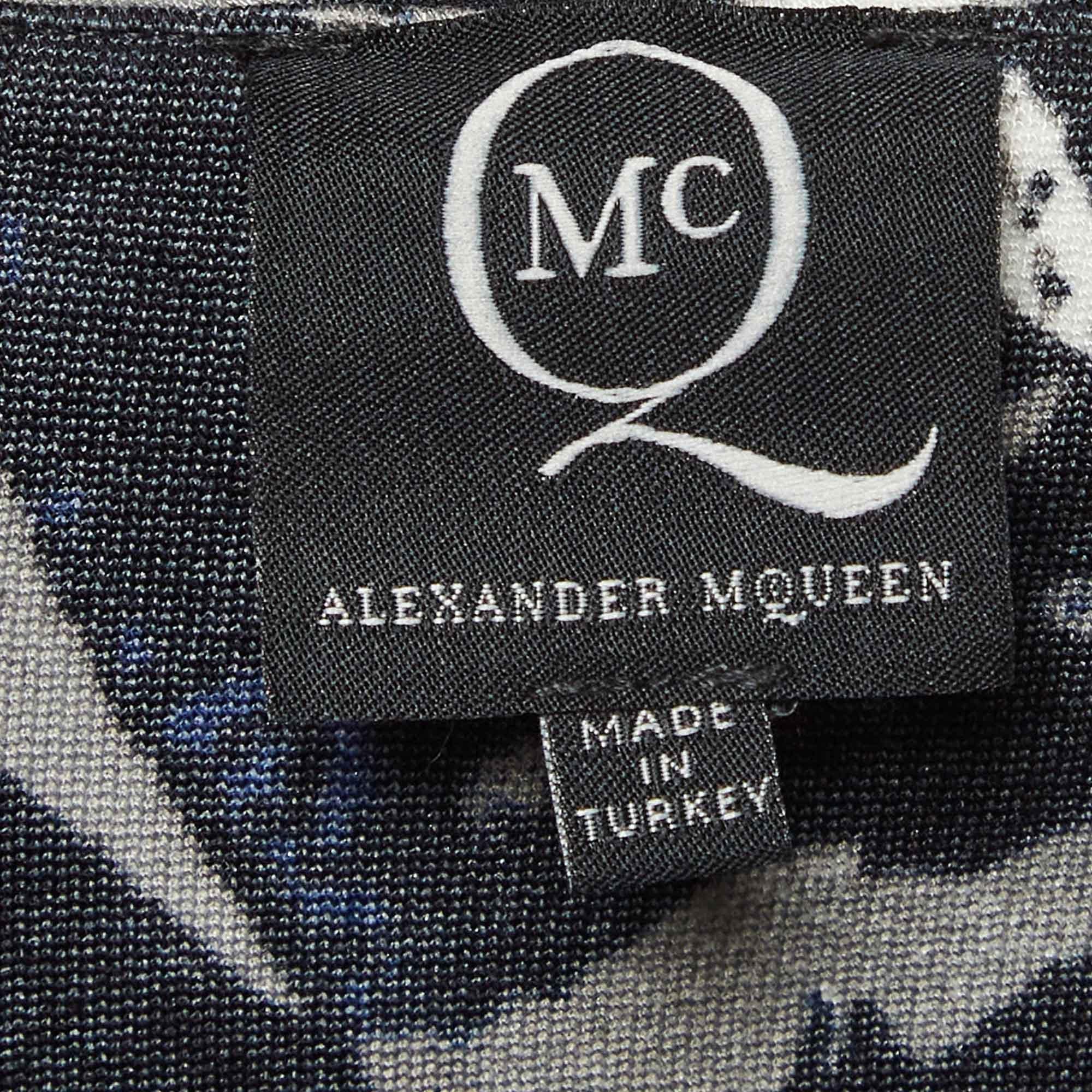 McQ by Alexander McQueen Blue Beetle Print Crepe Pencil Skirt XS In Good Condition For Sale In Dubai, Al Qouz 2