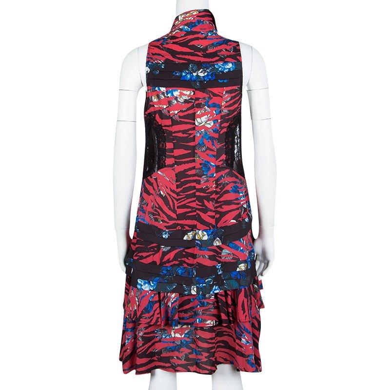 Let your closet experience a fabulous addition with this sleeveless dress from McQ by Alexander McQueen. It has been created with quality materials and styled with floral prints, pintuck details as well as lace inserts and ruffles on the