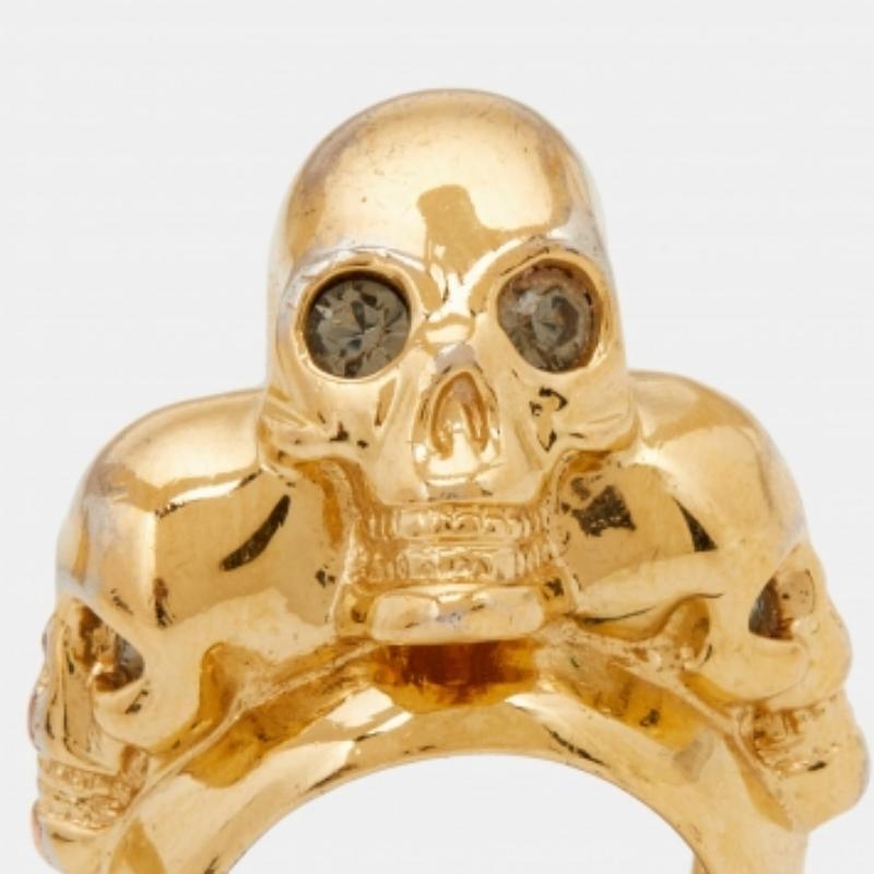 Pour orner vos doigts de la manière la plus élégante qui soit, nous vous présentons cette bague de créateur. Il a été taillé dans des matériaux de première qualité et rehaussera votre look instantanément.