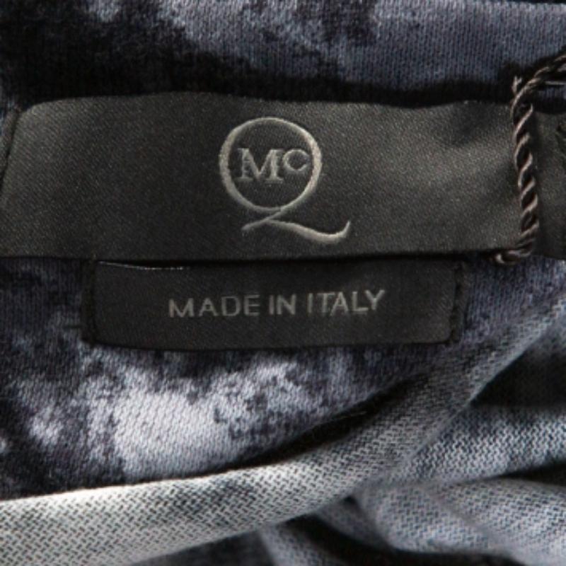 Gris McQ by Alexander McQueen - Robe à capuche en jersey de coton imprimé graphite S en vente