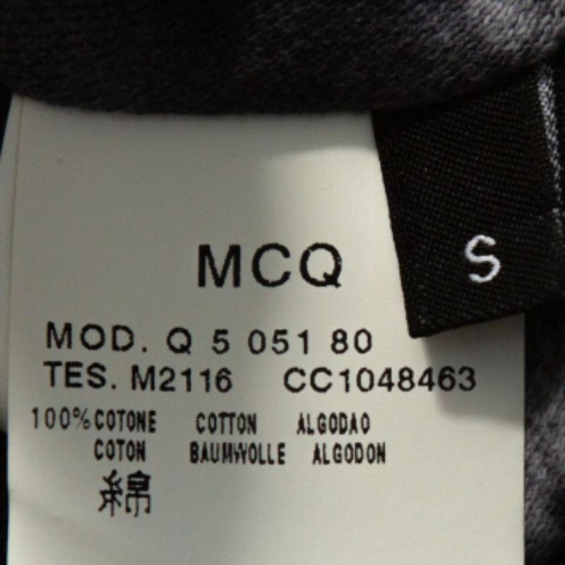 McQ by Alexander McQueen - Robe à capuche en jersey de coton imprimé graphite S Excellent état - En vente à Dubai, Al Qouz 2