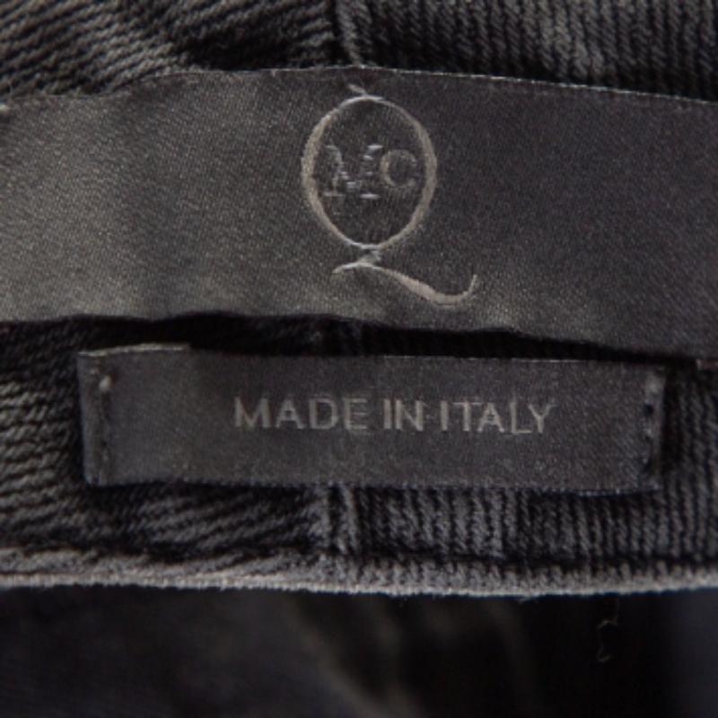 McQ by Alexander McQueen Pantalones cortos vaqueros grises con detalle de recorte en la espalda M Gris en venta
